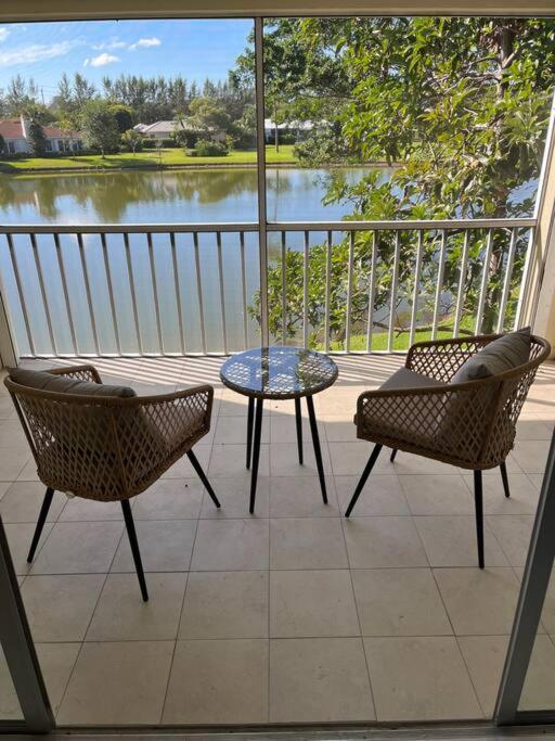 Great Location With Lake View Apartment Naples Exterior photo